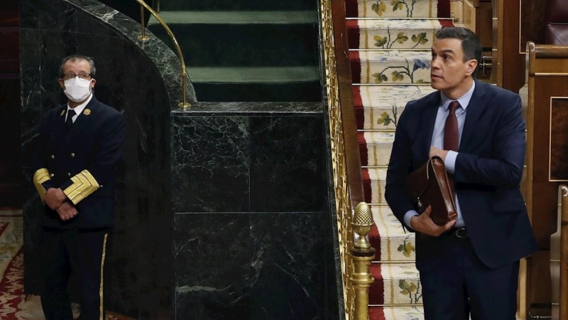 El presidente del Gobierno, Pedro Sánchez, participa en el pleno del Congreso este miércoles donde se autorizará otra prórroga del estado de alarma solicitada por el Gobierno. EFE/Ballesteros