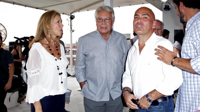 Felipe González, su mujer María Vaquero, y el empresario Enrique Sarasola. (Imagen cedida por El Cierre Digital)