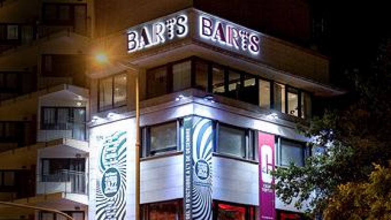 Imatge de l'edifici de la Sala Barts, a l'avinguda Paral·lel de Barcelona, que serà la nova casa de la Cultura. SALA BARTS