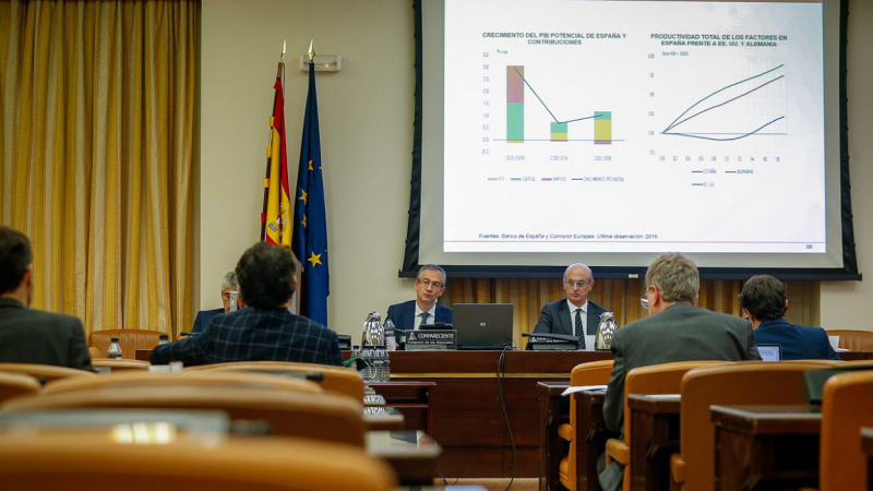 El gobernador del Banco de España, Pablo Hernández de Cos, durante su comparecencia ante la Comisión de Asuntos Económicos y Transformación Digital del Congreso.