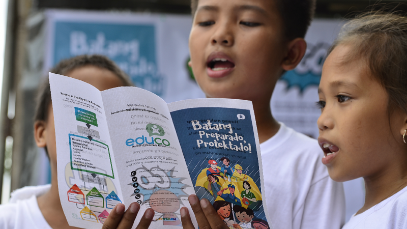 Imagen de niños recitando. / ARCHIVO