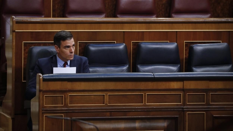 El presidente del Gobierno, Pedro Sánchez, en su escaño durante el pleno del Congreso en el que se debate de la quinta prórroga del estado de alarma. E.P./Pool