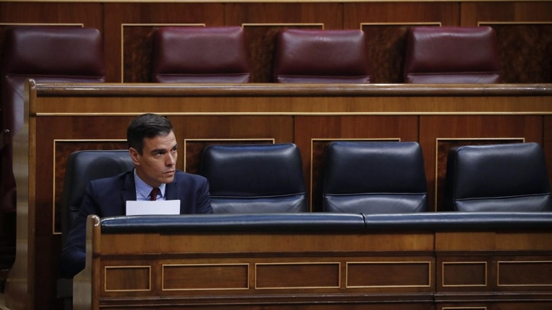 El presidente del Gobierno, Pedro Sánchez, en su escaño durante el pleno del Congreso en el que se debate de la quinta prórroga del estado de alarma. E.P./Pool
