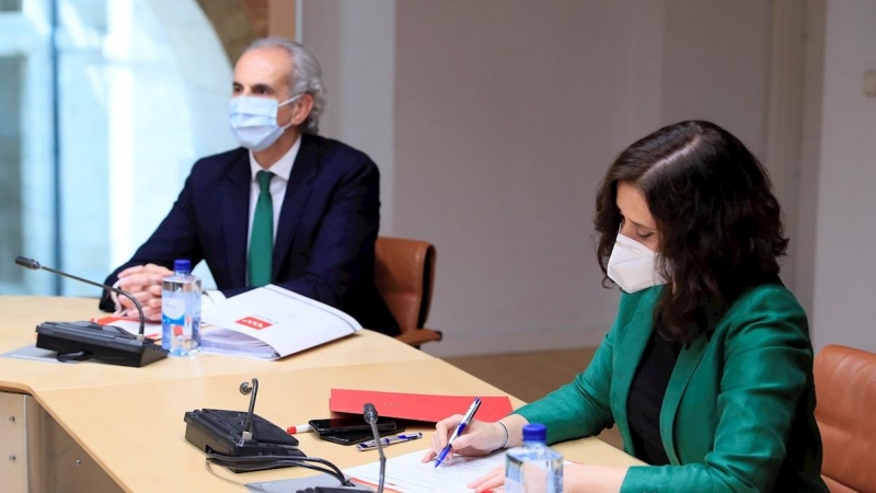 La presidenta regional, Isabel Díaz Ayuso, y el consejero de Sanidad, Enrique Ruiz Escudero. EFE/Fernando Alvarado/Archivo