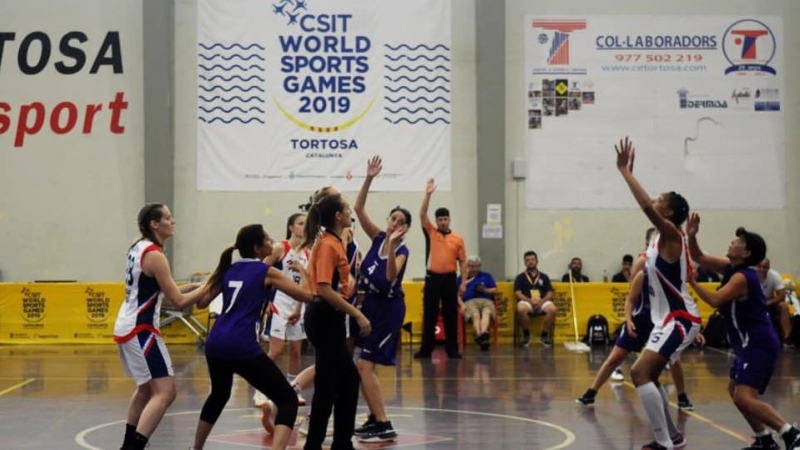 Una competició de bàsquet infantil. UCEC.