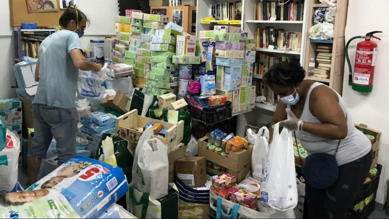 Almacén de alimentos en Aluche. / MARIO ESCRIBANO