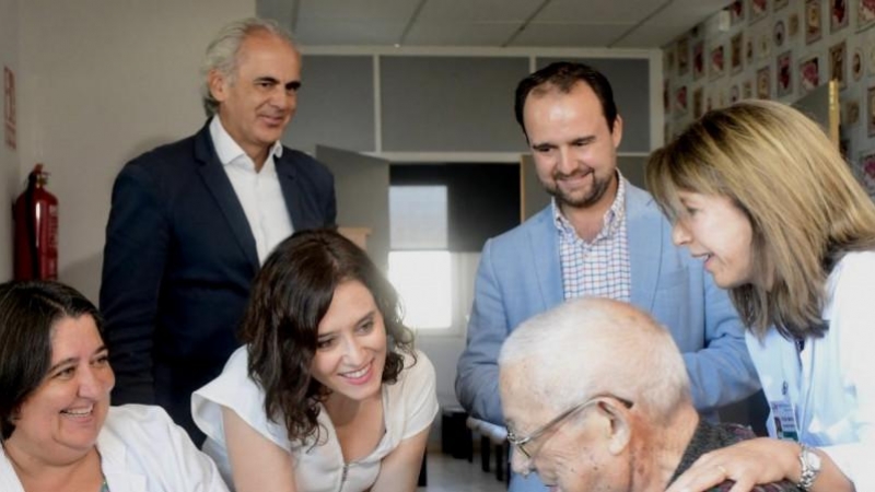 Isabel Díaz Ayuso visita el Hospital de Guadarrama junto con el consejero de Sanidad, Enrique Ruiz Escudero (2019).  COMUNIDAD DE MADRID