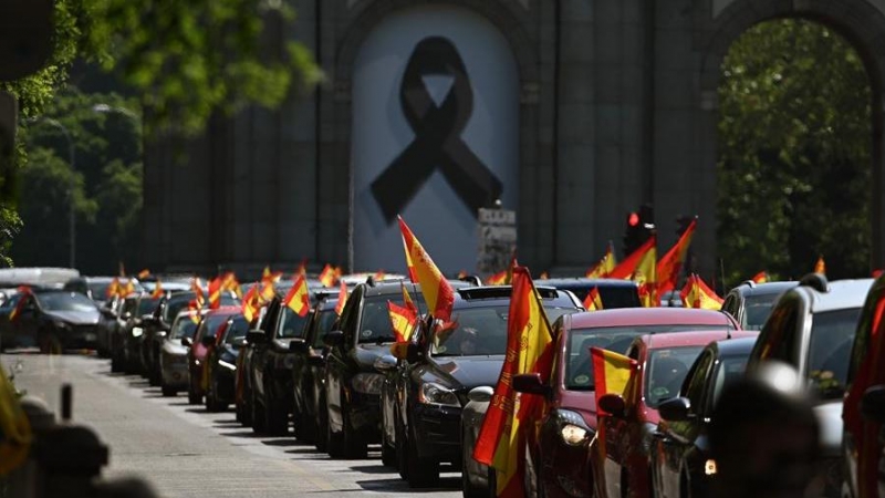 Manifestación en coche promovida por Vox contra la gestión del Gobierno en la pandemia del coronavirus, tras obtener permiso de la Justicia o las delegaciones del Gobierno, en la primera convocatoria de protestas políticas autorizada durante la vigencia d