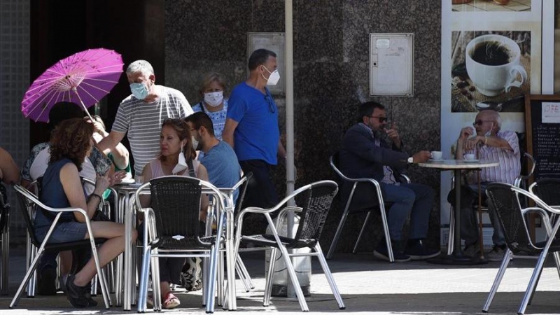 Una terraza en el barrio de Sant Boi (Barcelona) EFE