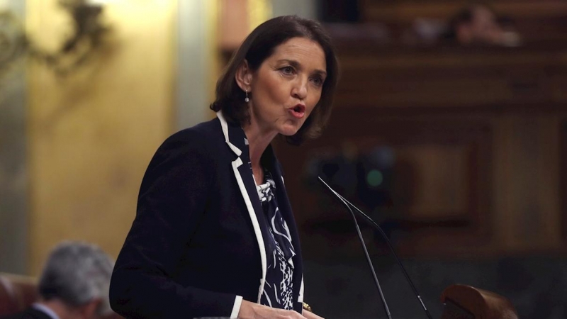 04/06/2020.- La ministra de Industria, Comercio y Turismo, Reyes Maroto, interviene durante el pleno del Congreso que vota este miércoles la última prórroga del estado de alarma. EFE/ Kiko Huesca