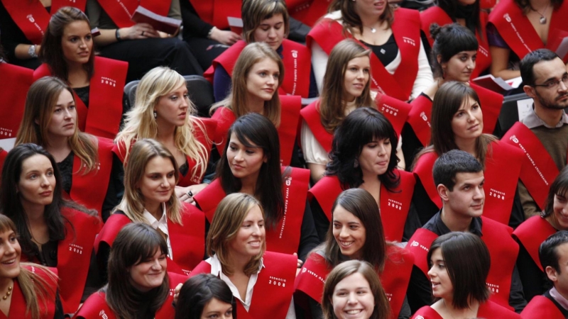 Estudiants a l'acte de graduació de la Universitat Pompeu Fabra. UPF