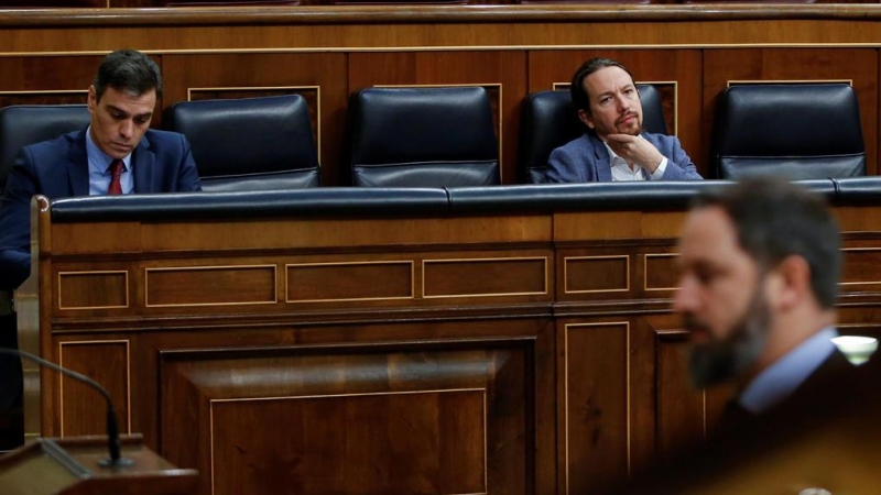 Pedro Sánchez y Pablo Iglesias durante el pleno del Congreso. - EFE