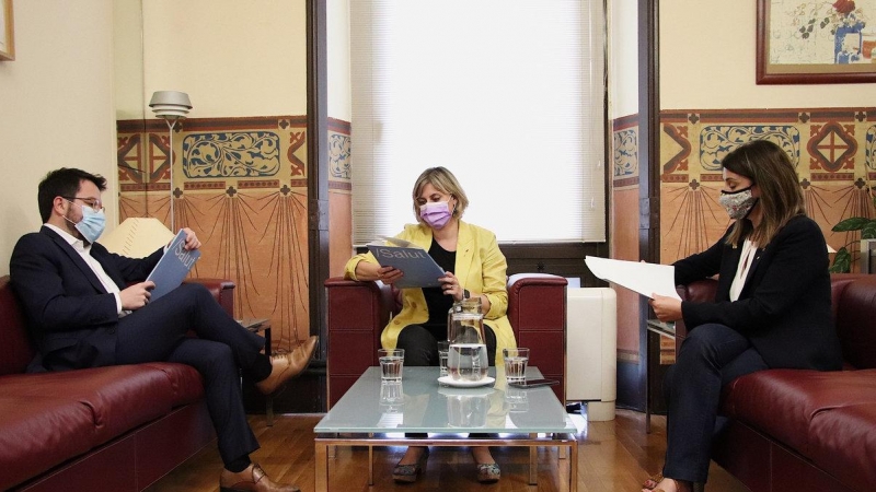 La consellera de Salut, Alba Vergés, amb el vicepresident del Govern, Pere Aragonès, i la consellera de la Presidència i portaveu del Govern, Meritxell Budó, en una reunió al Departament. 10 de juny del 2020. (Horitzontal)