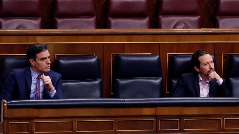 Pedro Sánchez y Pablo Iglesias durante un pleno en el Congreso de los Diputados. - EFE