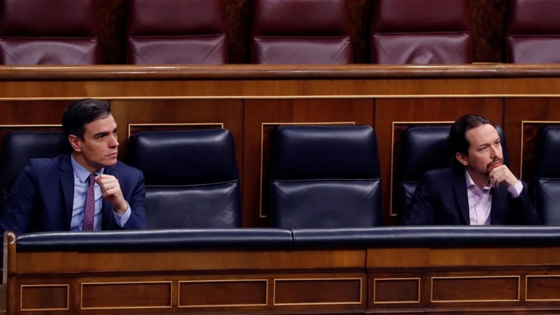 Pedro Sánchez y Pablo Iglesias durante un pleno en el Congreso de los Diputados. - EFE