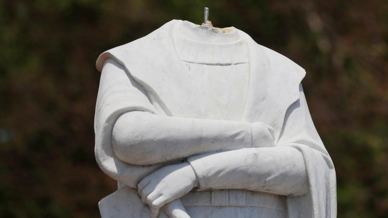 Estatua decapitada de Cristóbal Colón en Boston. / REUTERS/Brian Snyder
