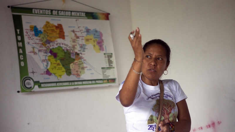 La indígena awa Claudia Jimena Pai, de la organización UNIPA. Es una de las muchas líderesas sociales amenazadas en Colombia. JAVIER SULÉ.