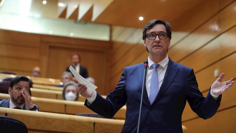 El ministro de Sanidad, Salvador Illa, interviene durante la sesión de control celebrada este martes en el Senado. EFE/Juanjo Martín