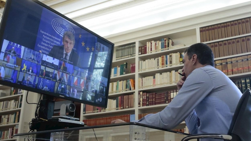 El presidente del Gobierno, Pedro Sánchez, participa por videoconferencia  en la reunión del Consejo Europeo sobre el fondo de recuperación de la UE. EFE/Moncloa / J. M. Cuadrado