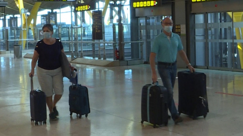 Los aeropuertos españoles prevén recibir 100 vuelos del espacio Schengen este domingo