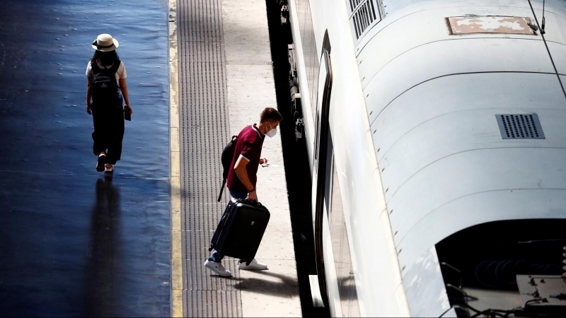 La estación de Atocha de Madrid el primer día de la nueva normalidad. REUTERS/Sergio Perez