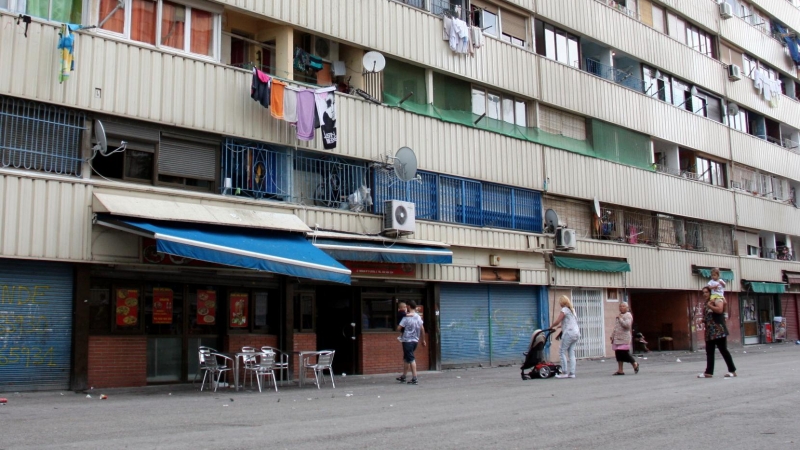 Detall de l'edifici del carrer Venus al barri de La Mina de Sant Adrià del Besós. Imatge del 17 de juny de 2014. (Horitzontal). Guillem Sancez | ACN