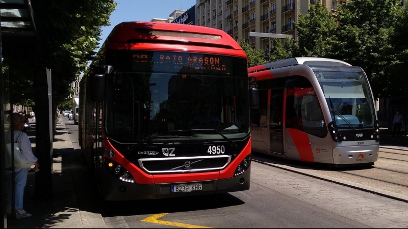 La contrata del autobús urbano le supondrá al Ayuntamiento de Zaragoza una factura de 800 millones de euros al cabo de la década. E.B.