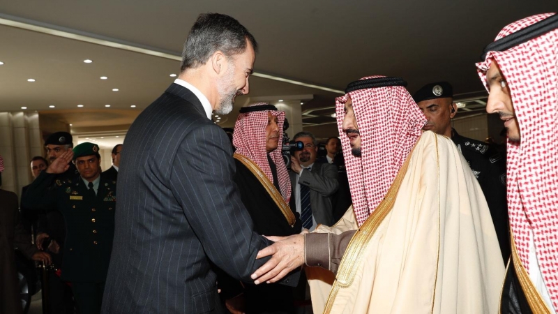 Felipe VI con el Rey saudí