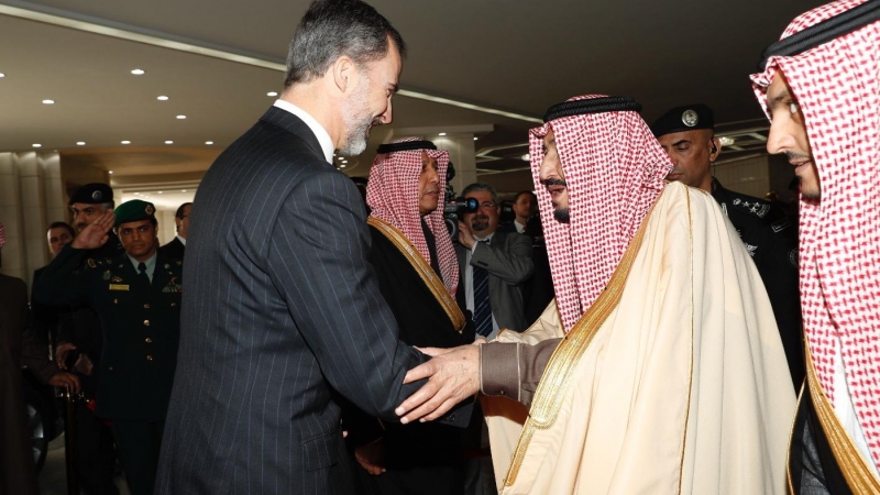 Felipe VI con el Rey saudí