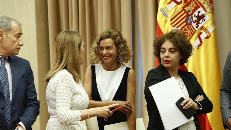 Ana Pastor (PP), Meritxell Batet (PSOE) y Gloria Elizo (Unidas Podemos), miembros de la actual Mesa del Congreso. - Óscar J.Barroso - Europa Press