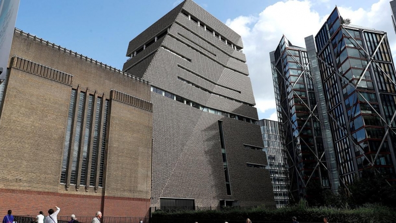 Edificio del museo Tate Modern de Londres, con el mirador en la torre de diez plantas. REUTERS/Peter Nicholls