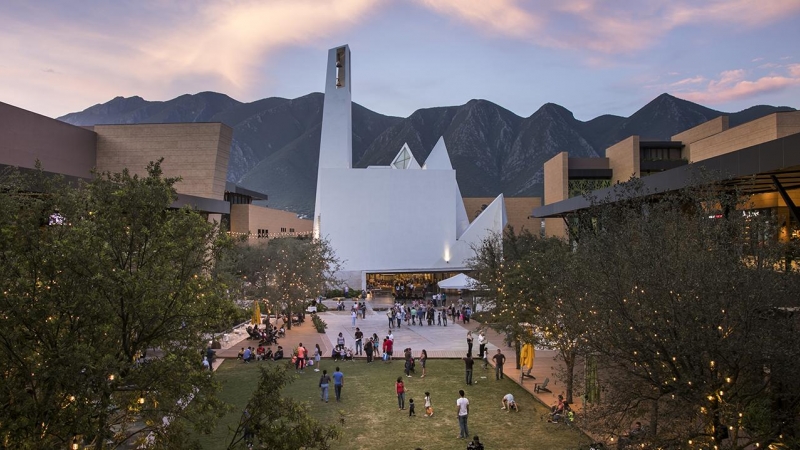 Iglesia de la Misericordia en Pueblo Serena (Monterrey) diseñada por Moneo Brock. / IDEA CÚBICA