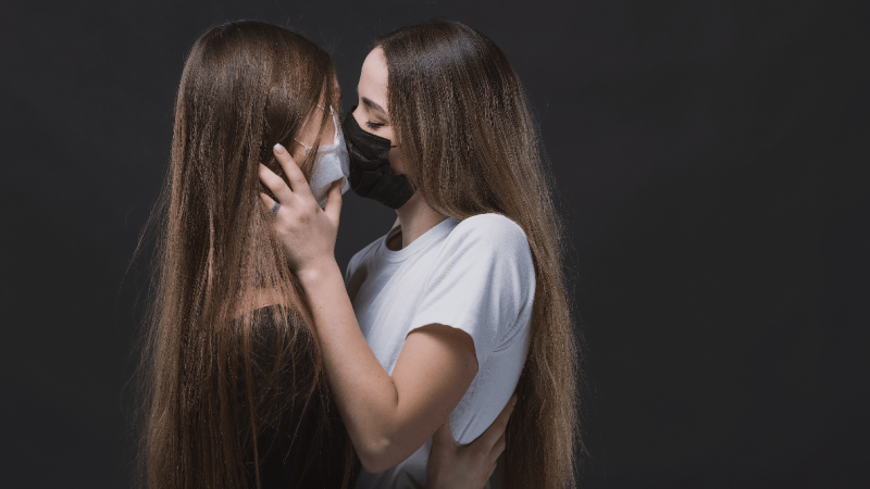 En la mayoría de las culturas, el beso amoroso y erótico es la primera expresión de atracción y excitación sexual. / Adobe Stock