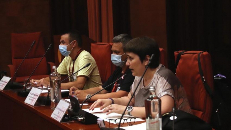 Els representants sindicals de Nissan, Juan Carlos Vicente, i Miguel Ruiz, en la comissió del Parlament celebrada aquest dilluns.