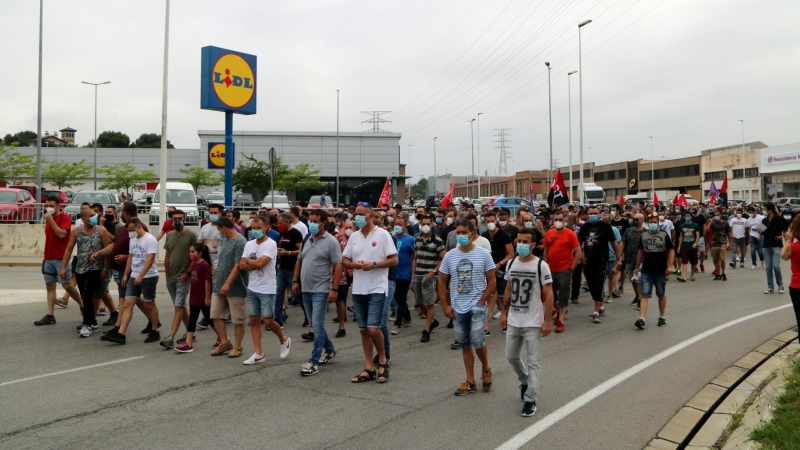La manifestació dels treballadors de la mina de Vilafruns, propietat d'ICL.