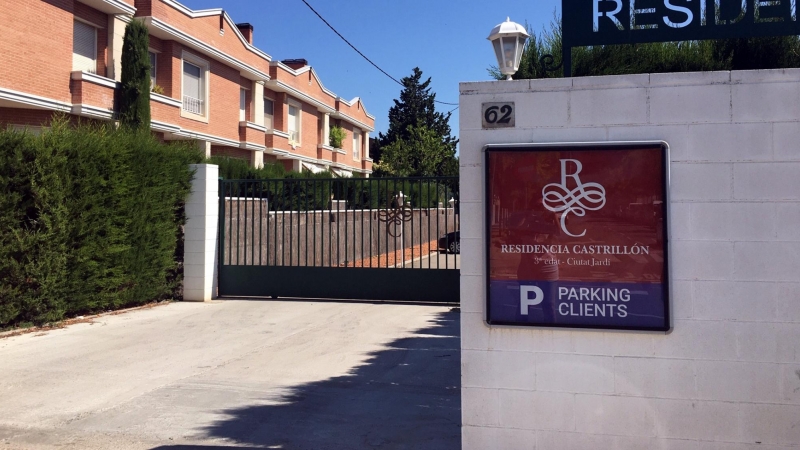 Imatge de la porta d'entrada a la residència Castrillón de Lleida, el 23 de juny del 2020. ACN/Laura Cortés