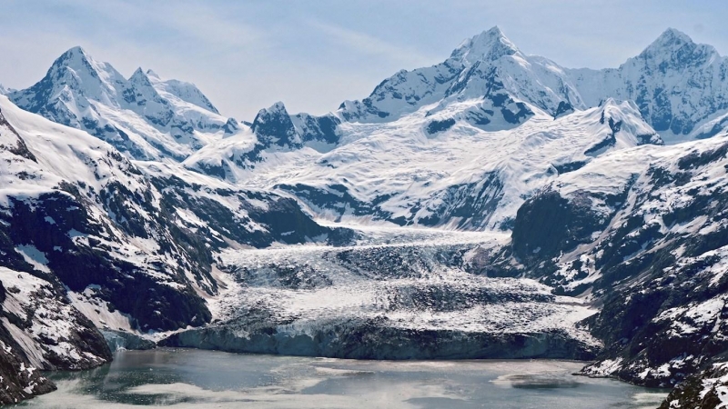 El glaciar Johns Hopkins es uno de los más de mil glaciares ubicados dentro de los límites del Parque Nacional y Reserva Glacier Bay, en Alaska.-EPA