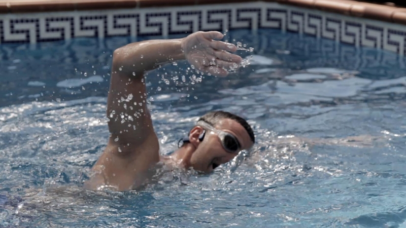 El nedador Alberto Lorente durant el repte del rècord. NUKA COMUNICACIÓ