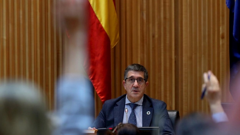 03/07/2020.- El presidente de la Mesa de la Comisión por la Reconstrucción Económica y Social en el Congreso de los Diputados, Patxi López, durante las votaciones tras la sesión que debate este viernes. / EFE - Kiko Huesca