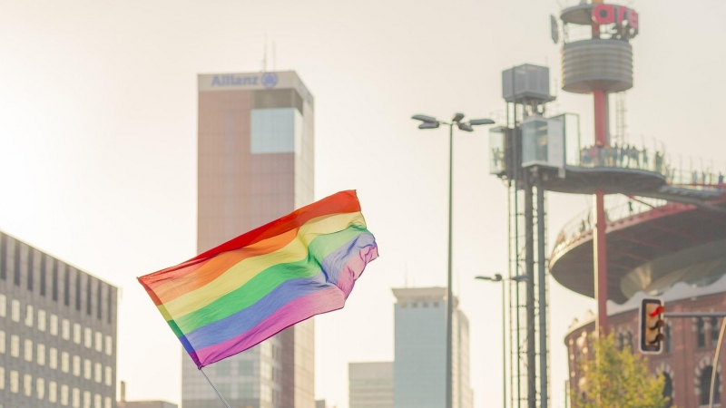 Bandera LGTBI en la ciudad de Barcelona / Pixabay