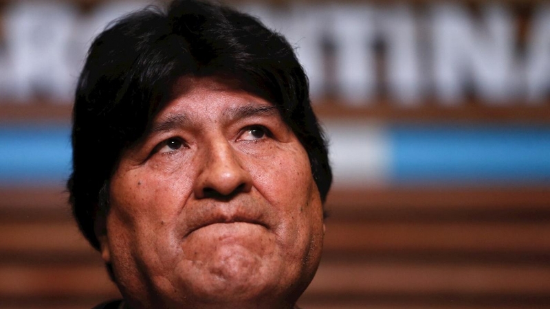 06/07/2020.- Fotografía de archivo fechada el 21 de febrero de 2020 que muestra al expresidente de Bolivia Evo Morales mientras habla durante una rueda de prensa en Buenos Aires (Argentina). La Fiscalía de Bolivia emitió una acusación formal por supuestos