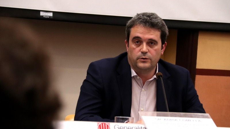 El director del CatSalut, Adrià Comella, en un pla mitjà durant la compareixença per actualitzar la situació del sistema sanitari català arran del coronavirus. Imatge del 13 de març de 2020. ACN/Mar Vila