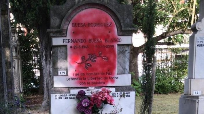 Así ha amanecido hoy el panteón donde reposan las cenizas de Fernando. /Fundación Buesa