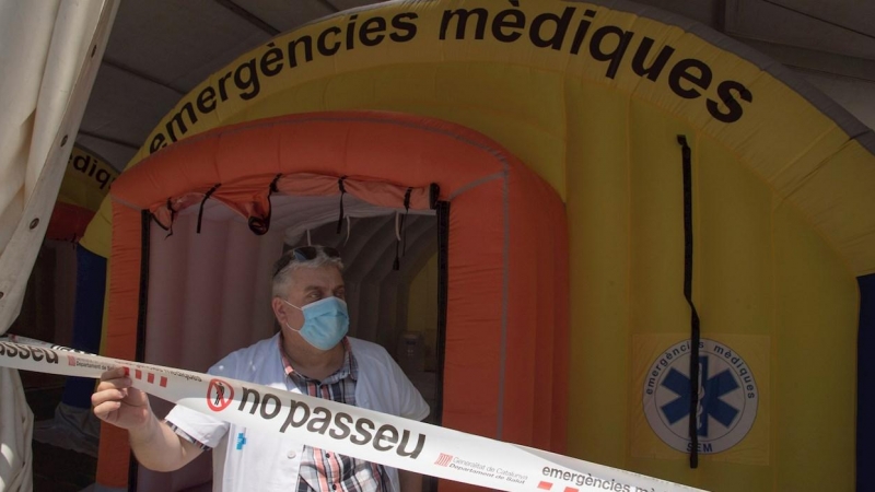 11/07/2020.- Vista de los albergues y pabellones deportivos para alojar a los temporeros que trabajan en la campaña de recolección de fruta y tratar de evitar la propagación del rebrote de coronavirus en la localidad de Torres de Segre en Lleida este sába