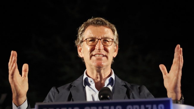 El presidente de la Xunta, Alberto Núñez Feijóo, tras revalidar su cuarta mayoría absoluta, esta noche en un hotel de Santiago de Compostela. EFE/Lavandeira jr