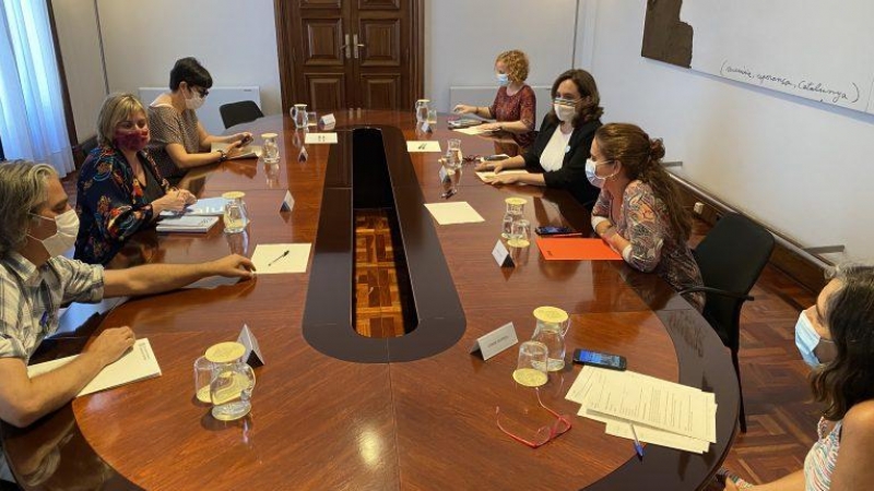 La comissió mixta entre l'Ajuntament de Barcelona i la Generalitat de Catalunya amb la presència de la consellera de Salut, Alba Vergés, i l'alcaldessa de Barcelona, Ada Colau. Beteve