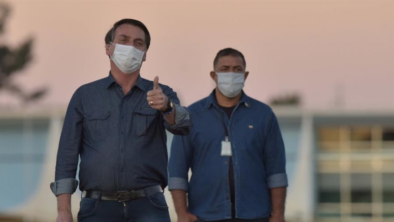 El presidente de Brasil, Jair Bolsonaro Bolsonaro informó este miércoles que volvió a dar positivo en un nuevo test de coronavirus. EFE/ANDRE BORGES