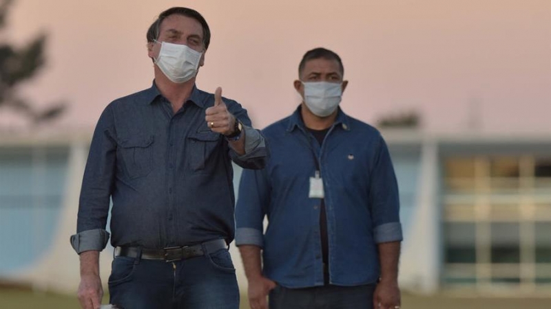 El presidente de Brasil, Jair Bolsonaro Bolsonaro informó este miércoles que volvió a dar positivo en un nuevo test de coronavirus. EFE/ANDRE BORGES