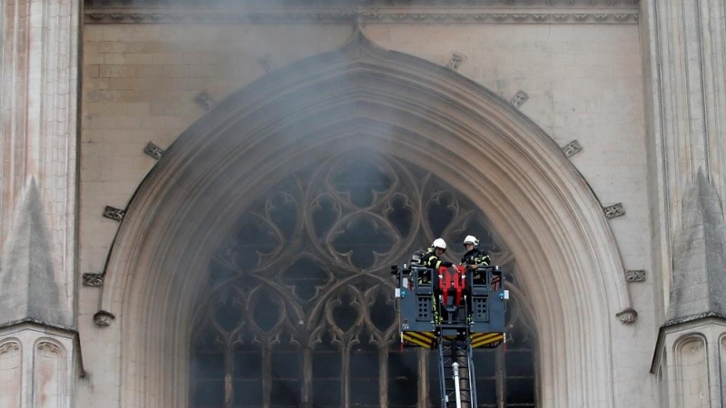 Imagen del incendio en la catedral de Nantes. REUTERS.