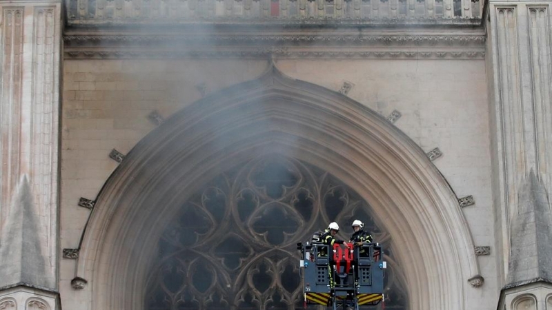 Imagen del incendio en la catedral de Nantes. REUTERS.
